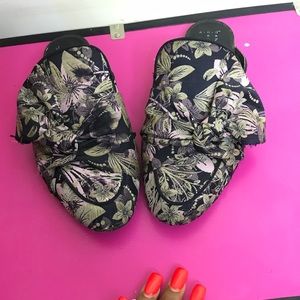 Trendy Floral Flats...🌸